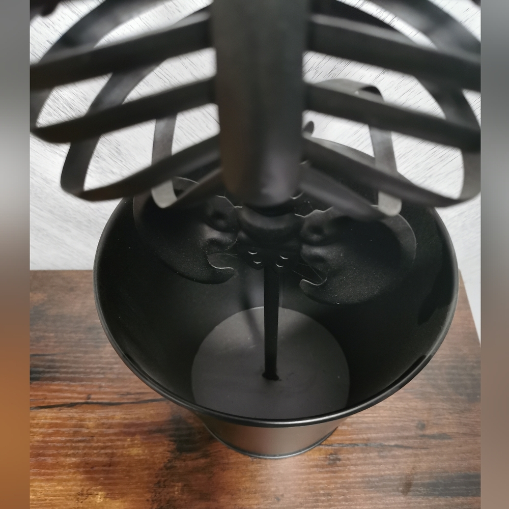 Metal Skeleton Planter - Picture 2 of 2
